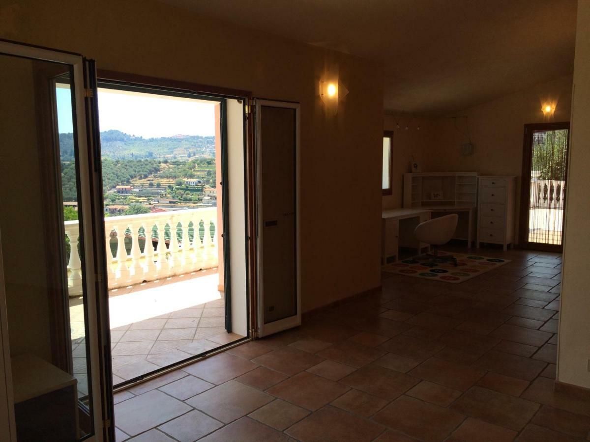 Villa Con Piscina A Imperia, Italy ภายนอก รูปภาพ